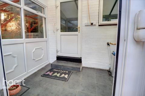 34 Thackeray Road, Ipswich, IP1 6JA