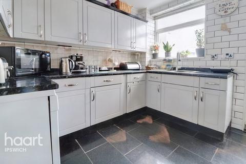 34 Thackeray Road, Ipswich, IP1 6JA