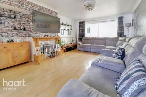 34 Thackeray Road, Ipswich, IP1 6JA