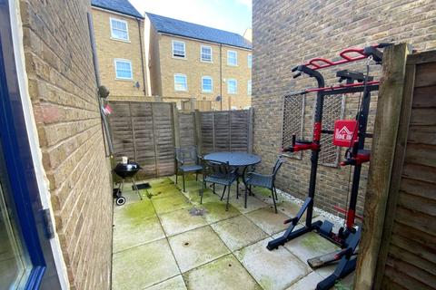 26 Crofton Square, Sherfield On Loddon, Hook, RG27 0SX