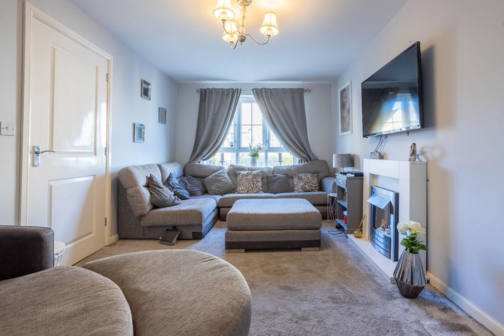 Fountain Head Road, Fountain Head, HX2 0SR 3 bed semidetached house