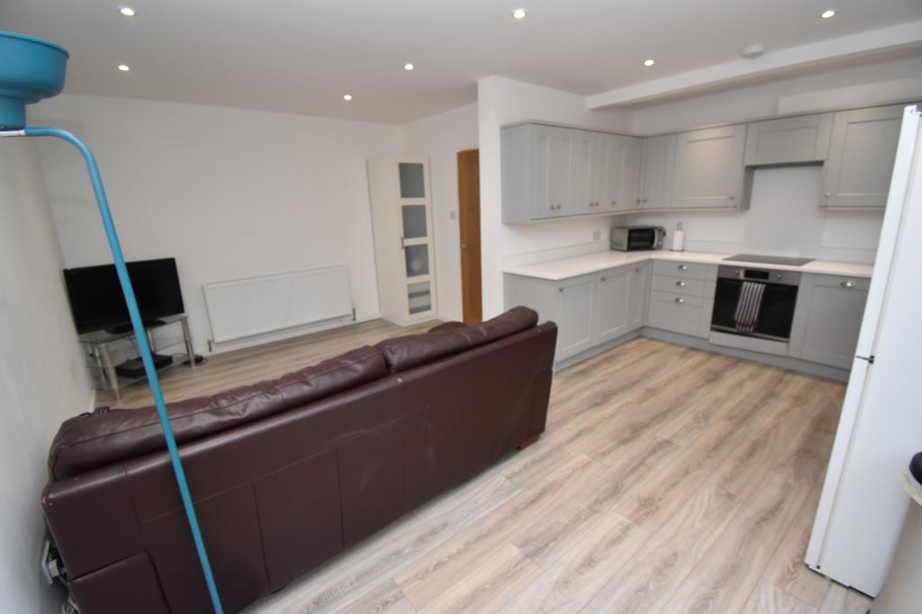 Cameron Close, Leamington Spa, Warwickshire, CV32 2 bed bungalow £
