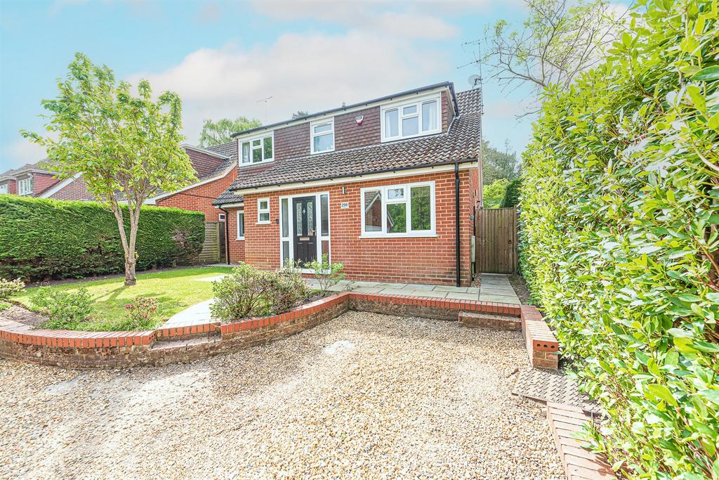 Nine Mile Ride, Finchampstead, RG40 4 bed detached house to rent £
