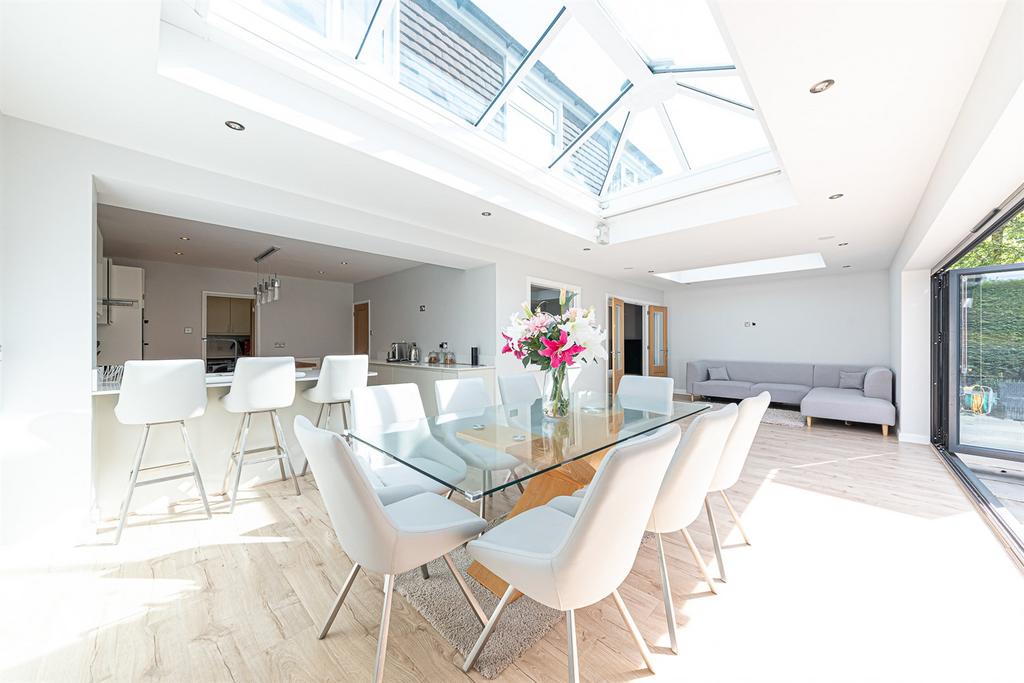 Nine Mile Ride, Finchampstead, RG40 4 bed detached house to rent £