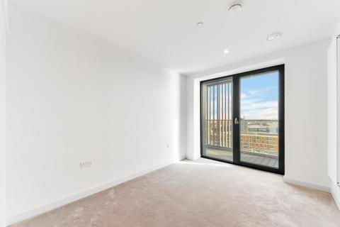 3 bedroom apartment to rent, Marco Polo Tower, Royal Wharf, London, E16