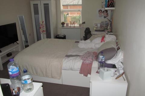 6 bedroom terraced house to rent, College Road, Reading RG6