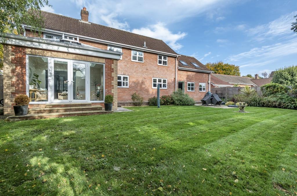 Deverill Road, Warminster, BA12 5 bed detached house for sale £625,000