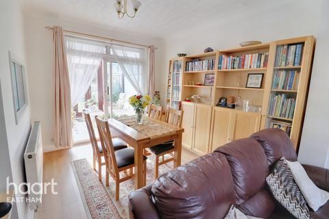 98 Flanders Road, London, E6 6BN