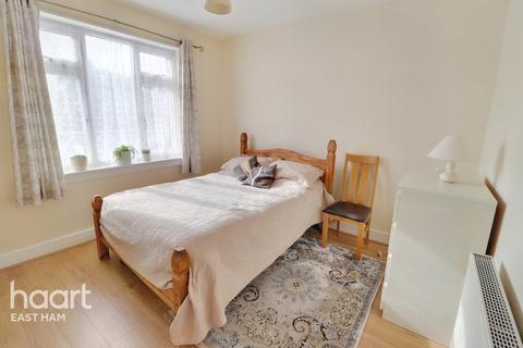 98 Flanders Road, London, E6 6BN