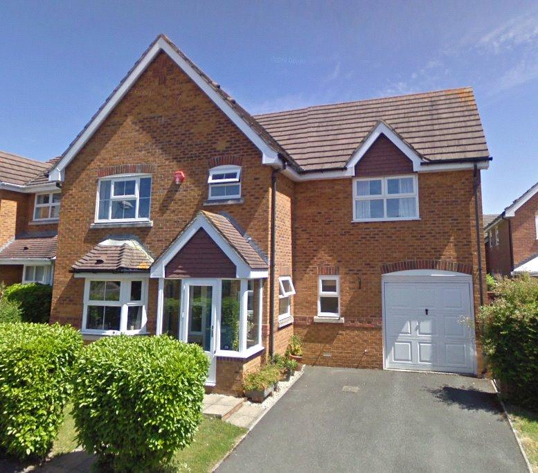 Vitre Gardens, Lymington, Hampshire, SO41 4 bed detached house for sale