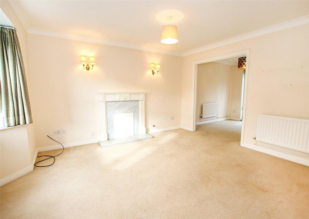 Vitre Gardens, Lymington, Hampshire, SO41 4 bed detached house £725,000