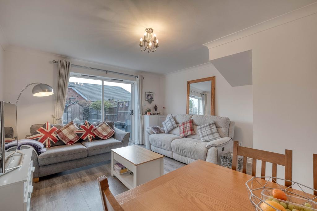 Oakland Grove, Bromsgrove, B61 0AF 2 bed terraced house £230,000