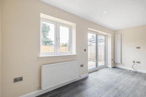 1a Broad Oak, Sunbury-on-thames, TW16 7RQ