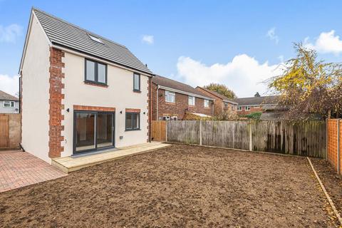 1a Broad Oak, Sunbury-on-thames, TW16 7RQ