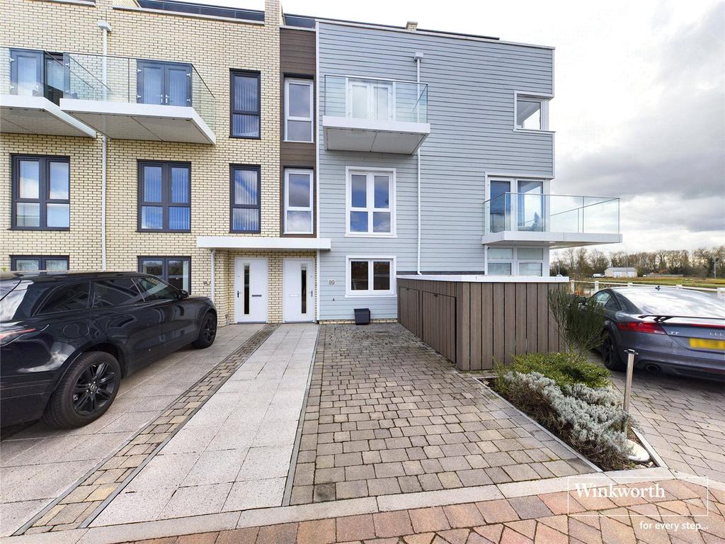 Champlain Street, Reading, Berkshire... 3 bed terraced house £2,250