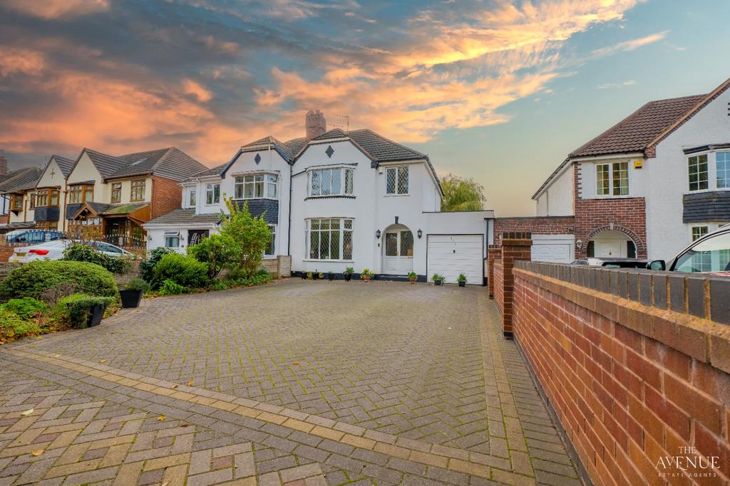 Sutton Road,Walsall,WS5 3AH 3 bed semidetached house £370,000