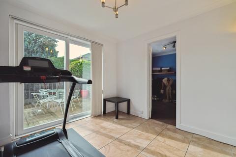 155 Farne Drive, Glasgow, G44 5DN