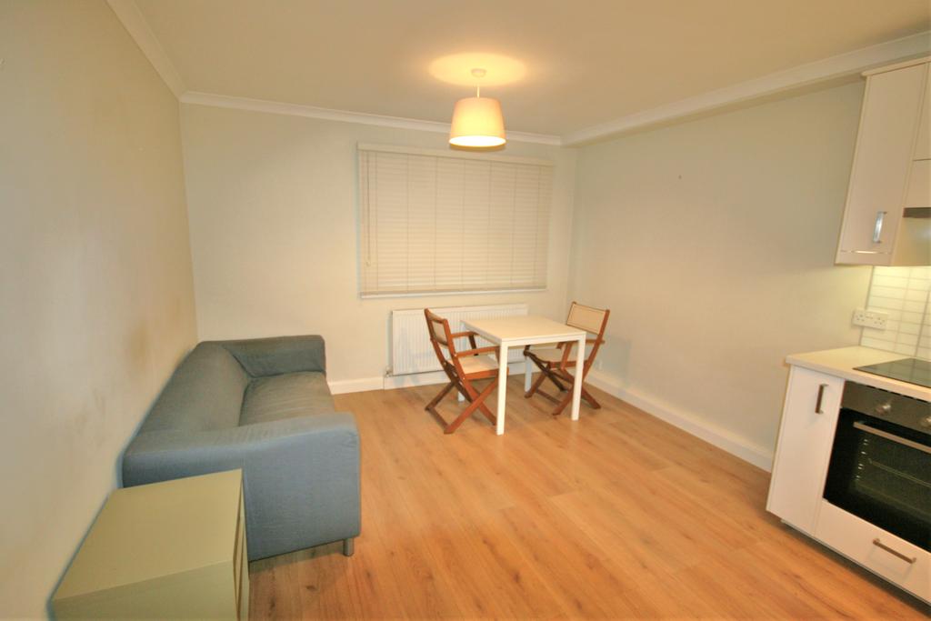 Glencairn Drive, London W5 1 bed apartment £1,200 pcm (£277 pw)
