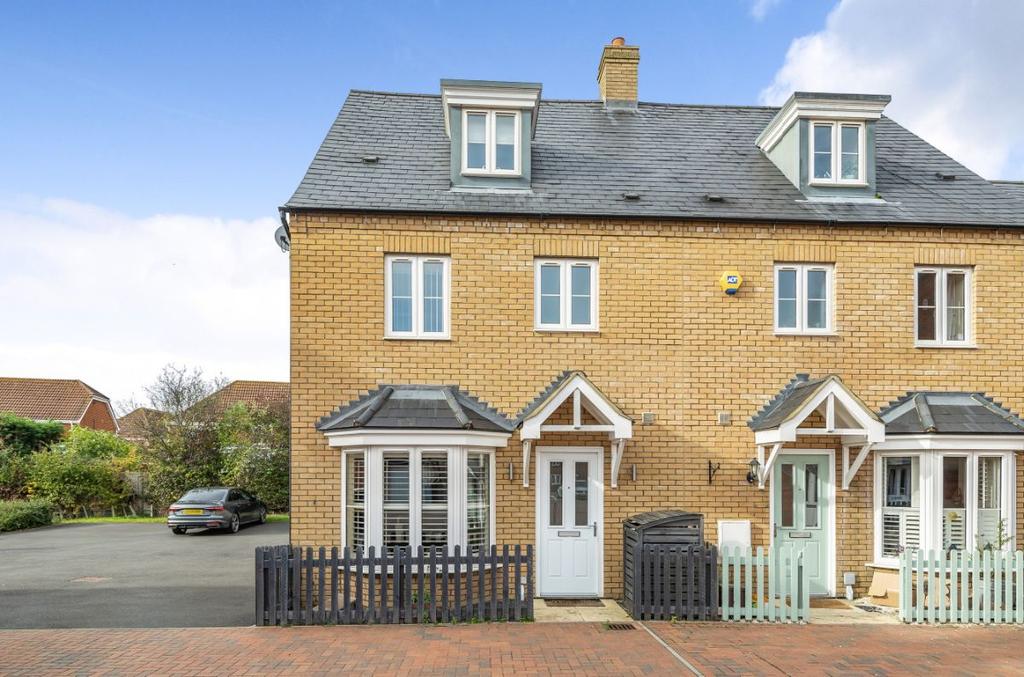 Hare Lane, Cranfield, Bedford 4 bed semidetached house £400,000