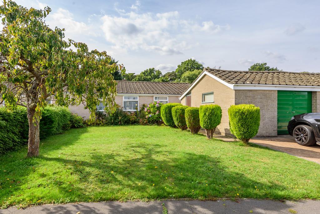 Brundall, Norwich, Norfolk 5 bed semidetached bungalow for sale £240,000
