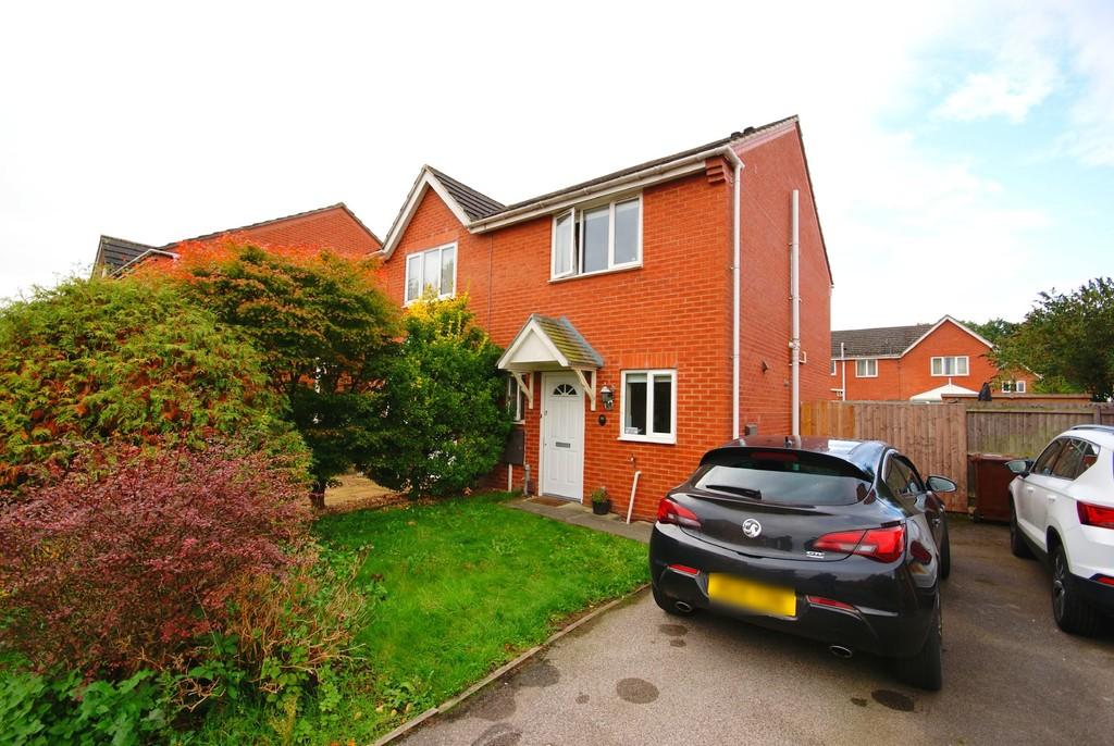 Petersfield Close, Lincoln 2 bed semidetached house £165,000