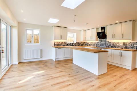 1a Redhills, Broad Town, Swindon, SN4 7RD