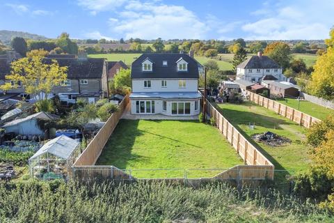 1a Redhills, Broad Town, Swindon, SN4 7RD