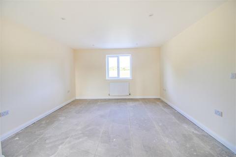 1a Redhills, Broad Town, Swindon, SN4 7RD