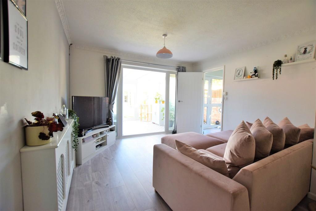 Gorse Lane, ClactononSea CO15 4RW 2 bed semidetached bungalow £250,000