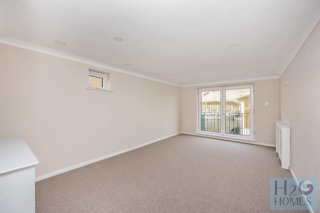 The Strand, Sovereign Court, 8-005