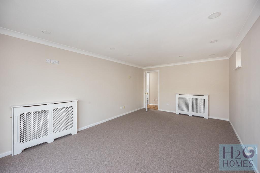 The Strand, Sovereign Court, 8-007