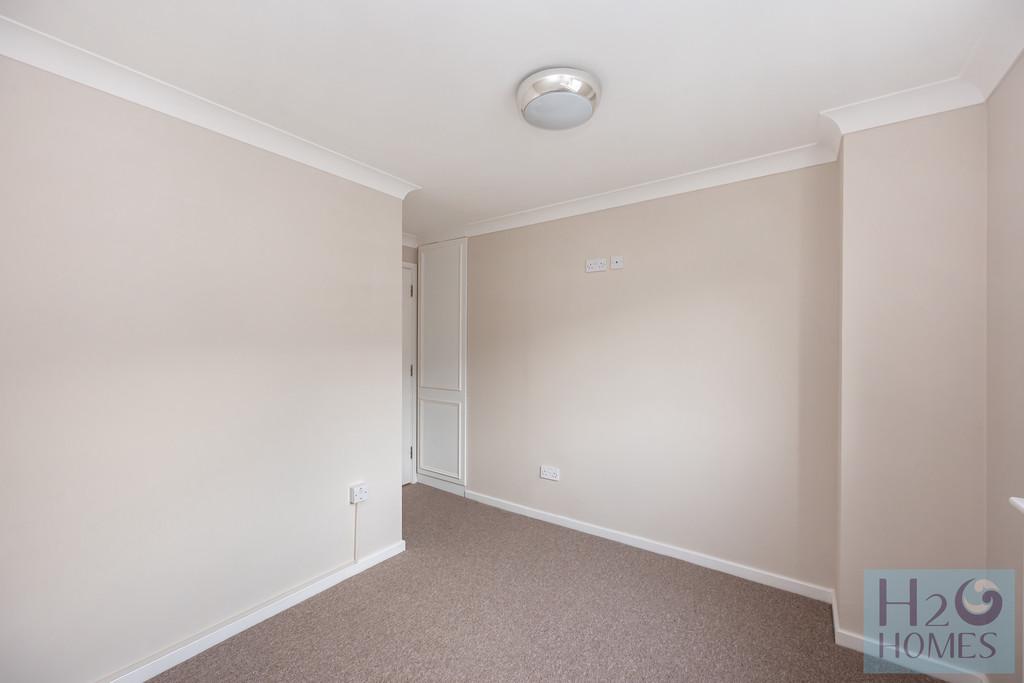 The Strand, Sovereign Court, 8-011