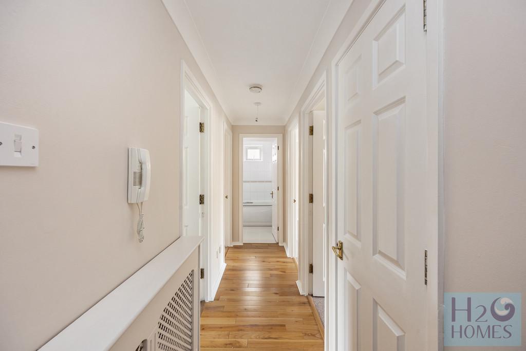 The Strand, Sovereign Court, 8-012