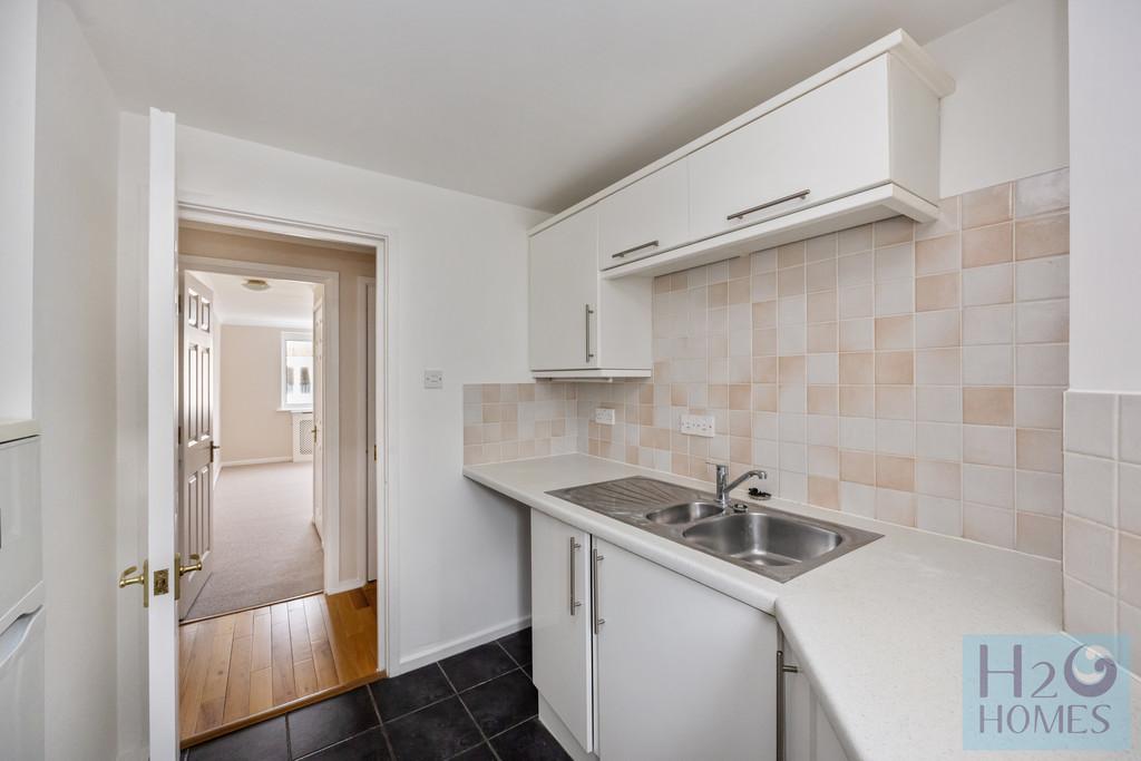 The Strand, Sovereign Court, 8-014