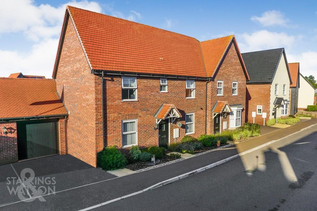 Framingham Crescent, Poringland, Norwich 3 bed semidetached house £