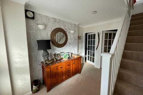 3 bedroom semi-detached house to rent - View Close, Chigwell