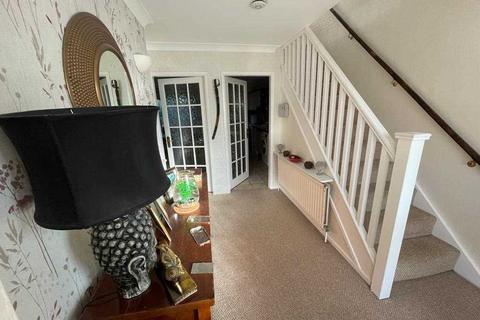 3 bedroom semi-detached house to rent - View Close, Chigwell