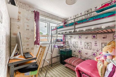 3 bedroom flat for sale - Cheyne Path, Hanwell, London, W7