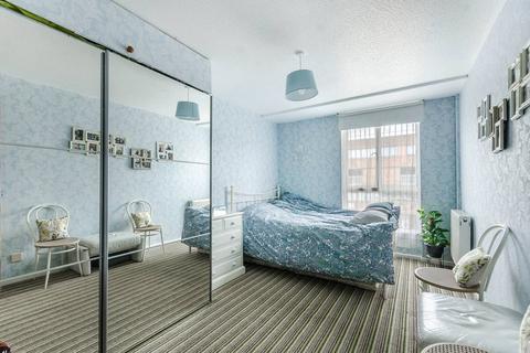 3 bedroom flat for sale - Cheyne Path, Hanwell, London, W7