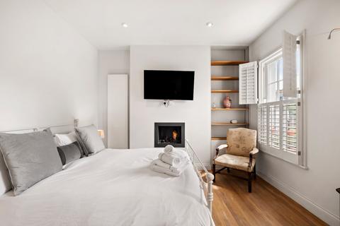 3 bedroom terraced house to rent, Pelham Street, South Kensington, London