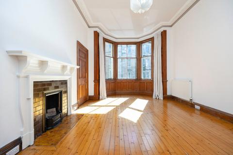 2 bedroom flat to rent, (1f3) Bruntsfield Place, Edinburgh, EH10