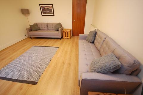 4 bedroom flat to rent, Gairn Terrace, City Centre, Aberdeen, AB10