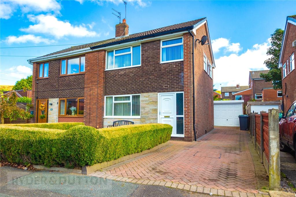 Street, Shaw, Oldham, Greater Manchester, OL2 3 bed semi
