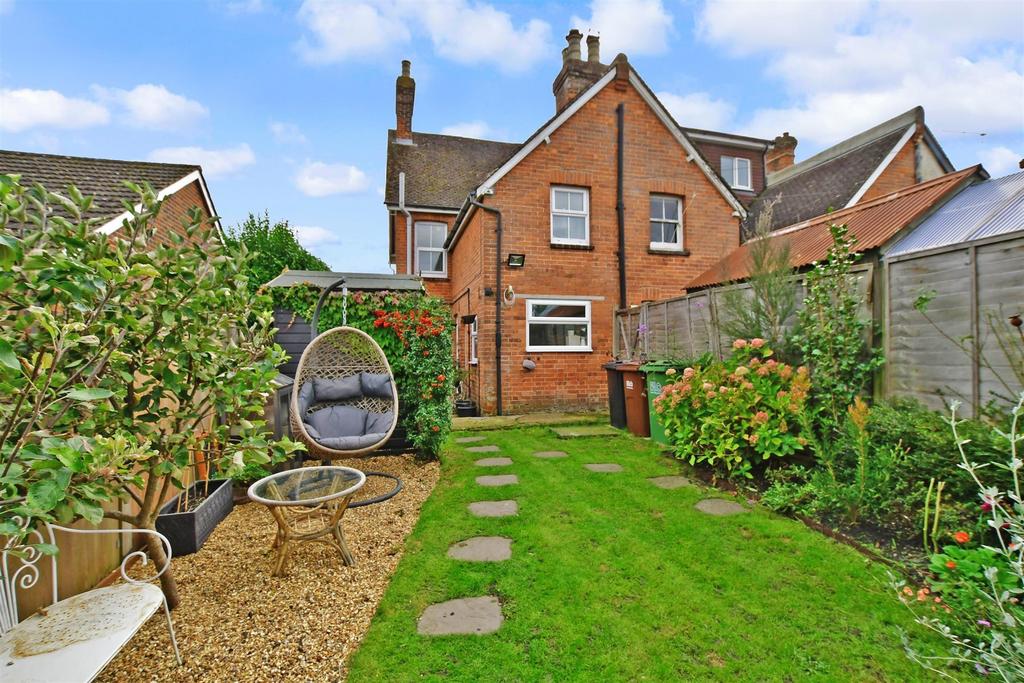 Framfield Road Uckfield East Sussex 2 Bed End Of Terrace House £325 000