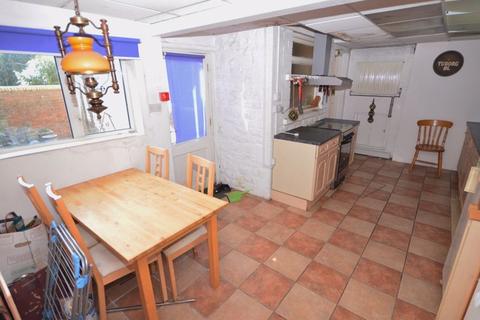 4 bedroom semi-detached house for sale - Holywell Road, Abergavenny