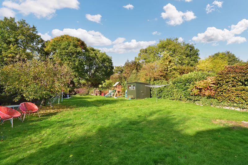 Broomleaf Road, Farnham 4 bed detached house £1,150,000