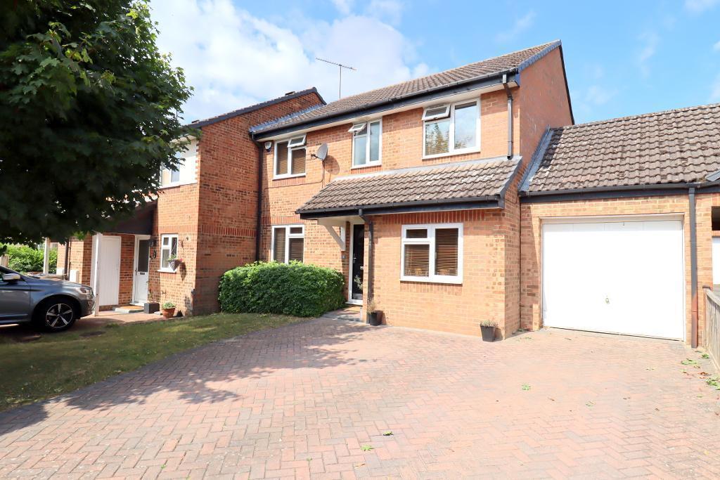 Spayne Close, Barton Hills, Luton... 4 bed end of terrace house £