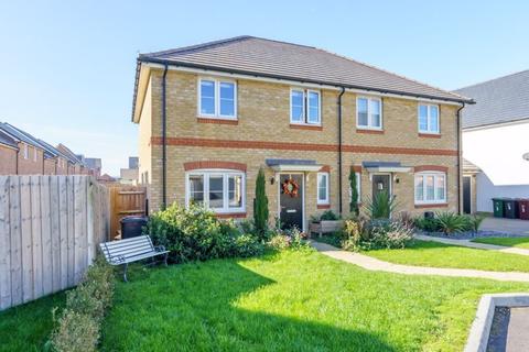 3 bedroom semi-detached house for sale - Sandpiper Road, Chichester