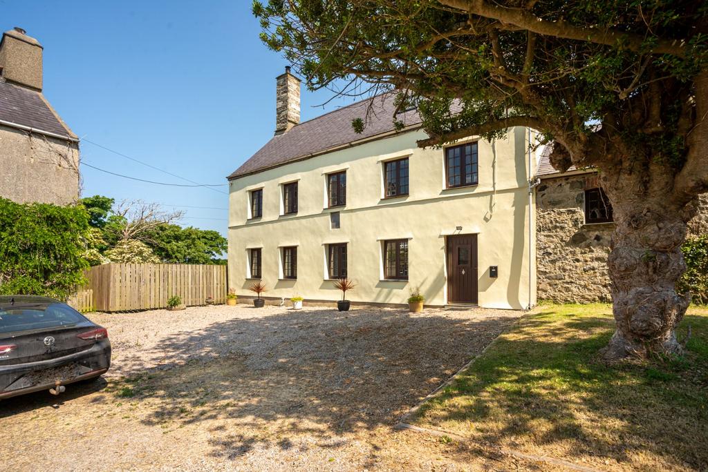 Llandwrog, Caernarfon, Gwynedd, LL54 3 bed detached house for sale £