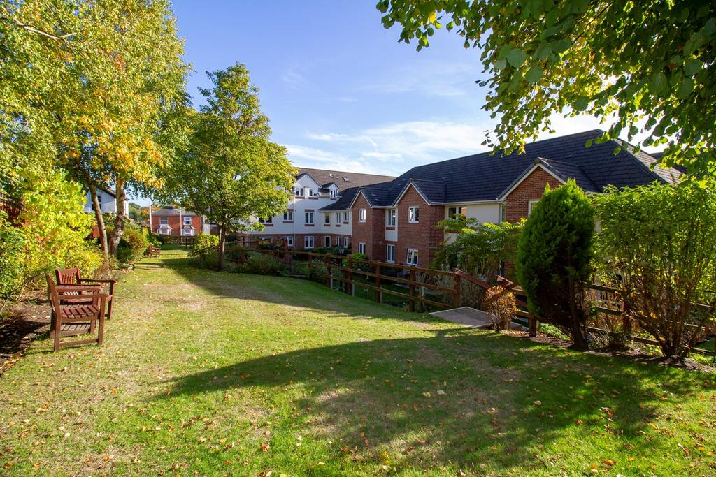 Clarence Road, Fleet, GU51 1 bed apartment for sale £120,000